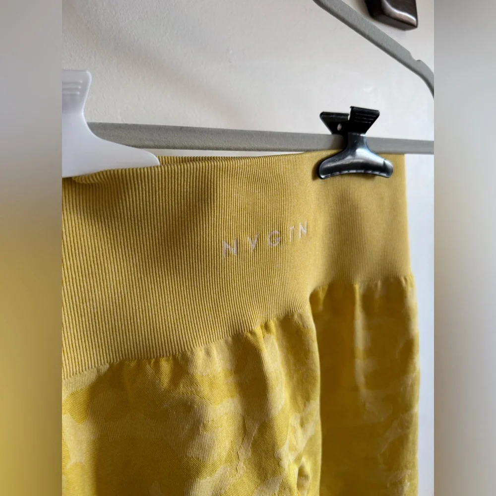 NVGTN Sunshine Yellow Camo Seamless Leggings - Picture 3 of 6